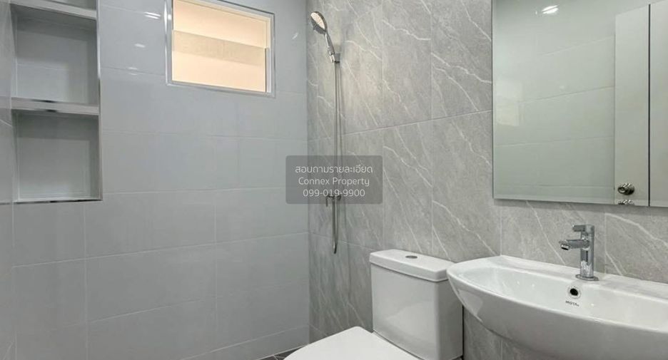 For sale 3 bedrooms townhouse in Taling Chan, Bangkok