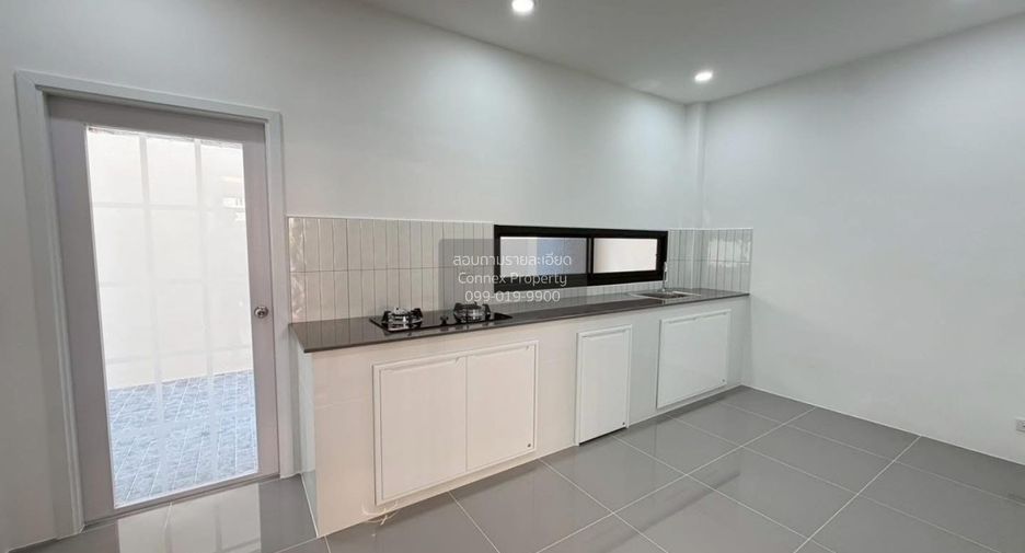 For sale 3 bedrooms townhouse in Taling Chan, Bangkok