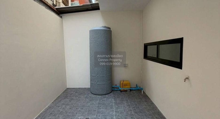 For sale 3 bedrooms townhouse in Taling Chan, Bangkok
