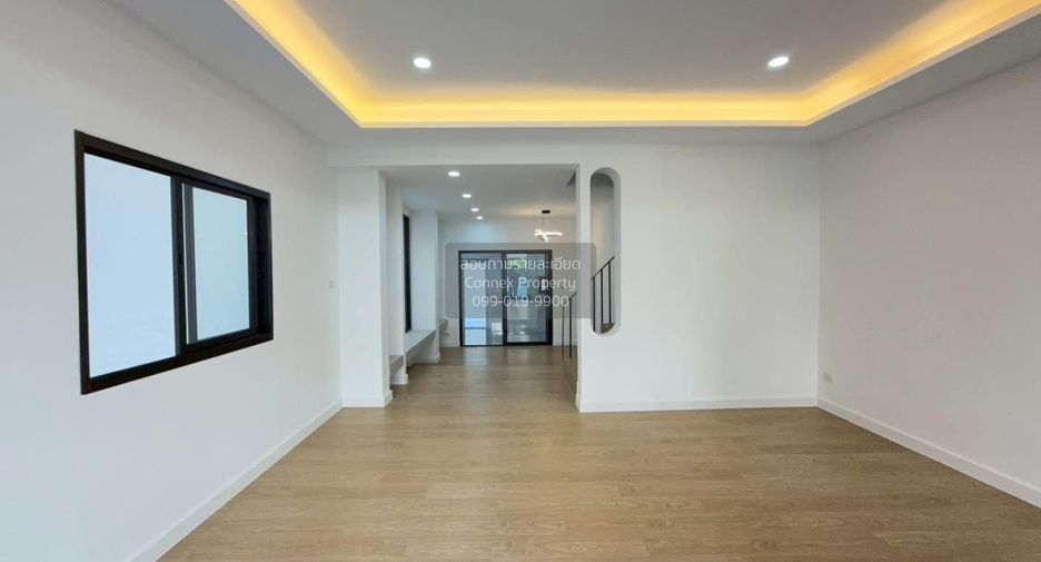 For sale 3 bedrooms townhouse in Taling Chan, Bangkok