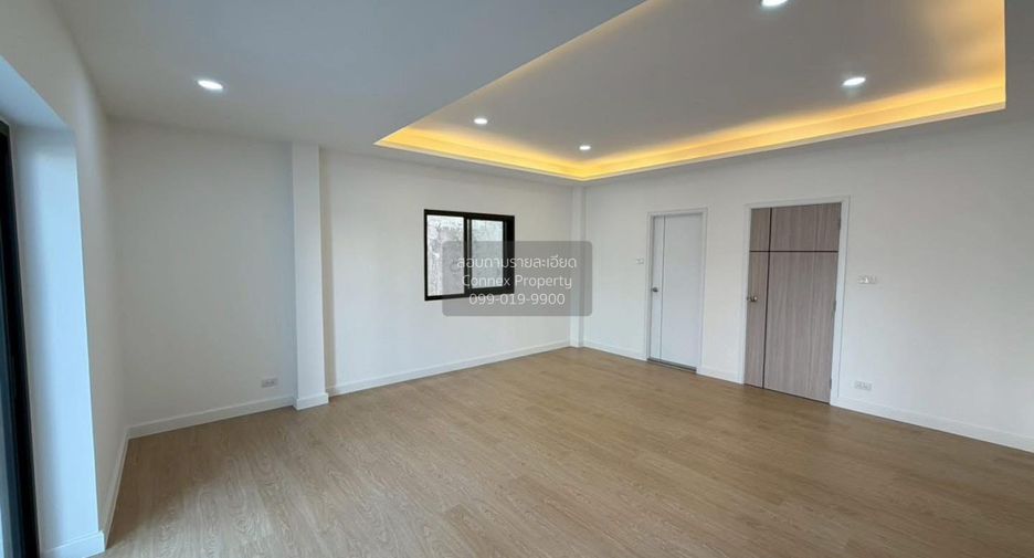 For sale 3 bedrooms townhouse in Taling Chan, Bangkok