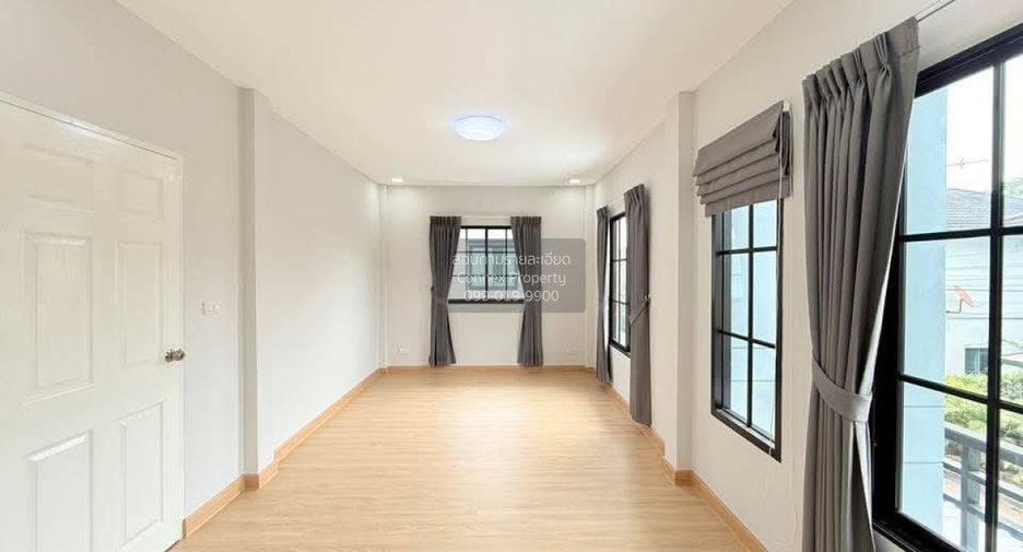 For sale 4 bedrooms house in Khlong Sam Wa, Bangkok