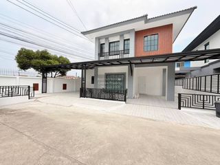 For sale 4 bedrooms house in Khlong Sam Wa, Bangkok