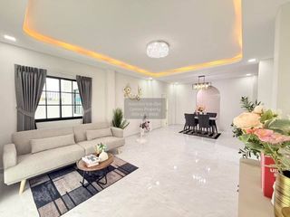 For sale 4 bedrooms house in Khlong Sam Wa, Bangkok