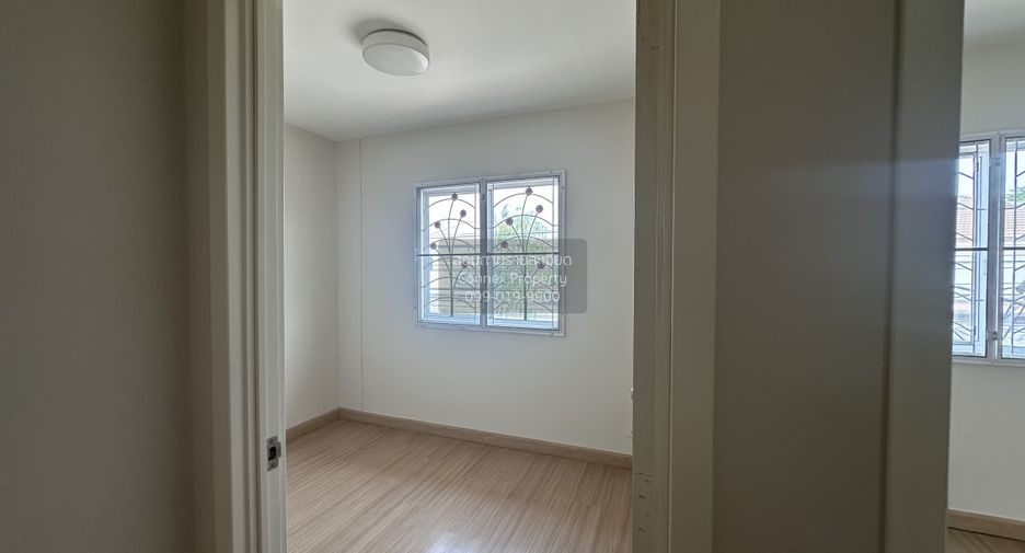For sale 1 bed townhouse in Mueang Pathum Thani, Pathum Thani
