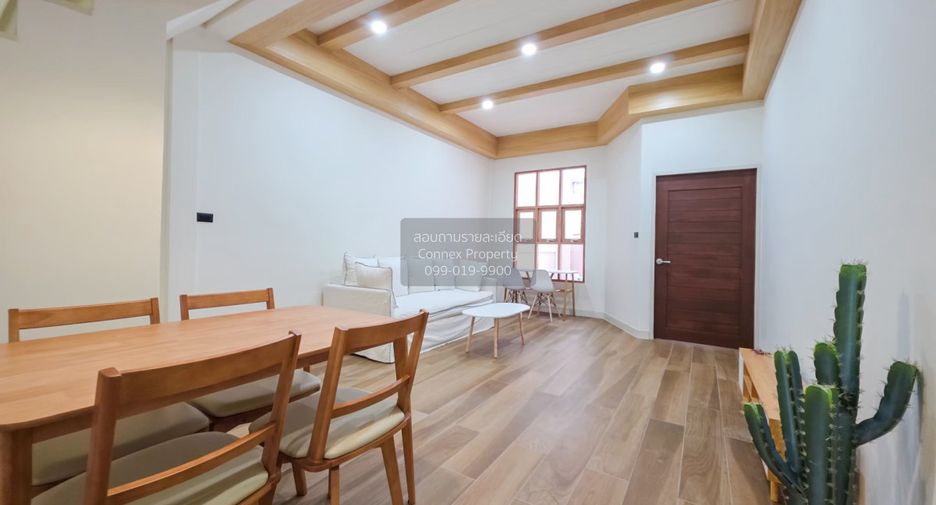 For sale 2 bedrooms townhouse in Wang Thonglang, Bangkok