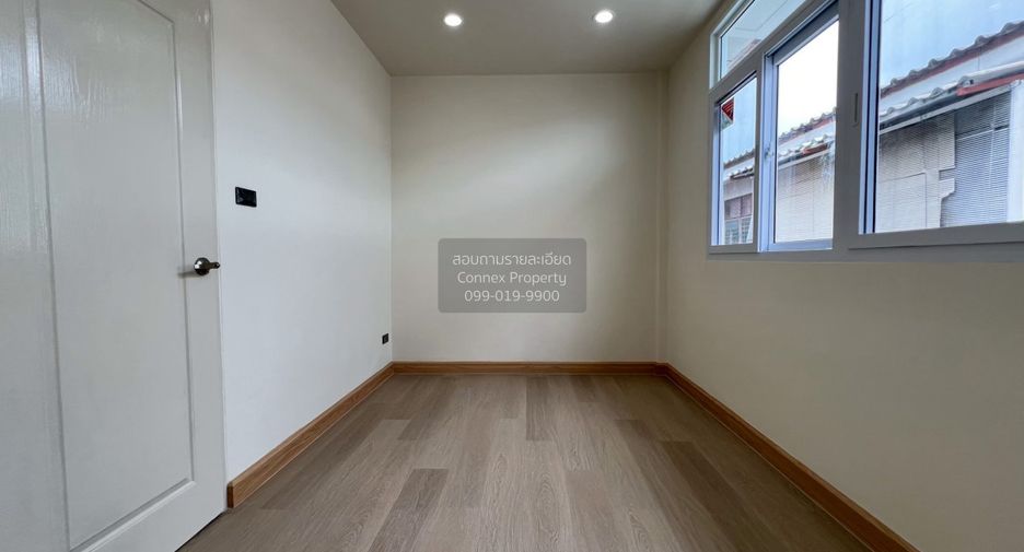 For sale 2 bedrooms townhouse in Wang Thonglang, Bangkok
