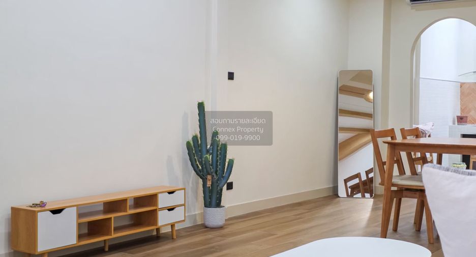 For sale 2 bedrooms townhouse in Wang Thonglang, Bangkok