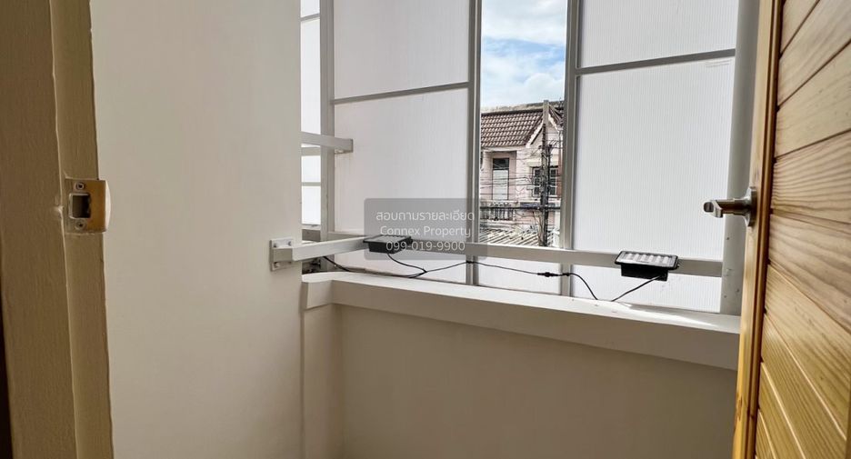 For sale 2 bedrooms townhouse in Wang Thonglang, Bangkok