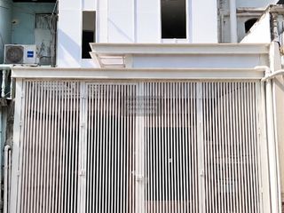 For sale 2 bedrooms townhouse in Wang Thonglang, Bangkok
