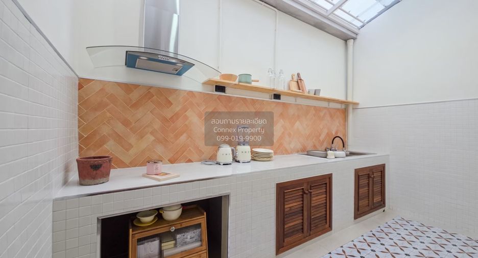 For sale 2 bedrooms townhouse in Wang Thonglang, Bangkok