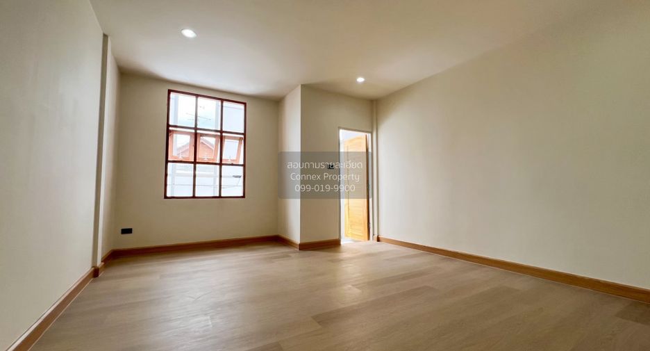 For sale 2 bedrooms townhouse in Wang Thonglang, Bangkok
