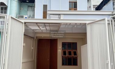 For sale 2 bedrooms townhouse in Wang Thonglang, Bangkok