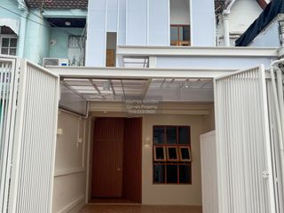 À vendre 2 chambres maison de ville à Wang Thonglang, Bangkok