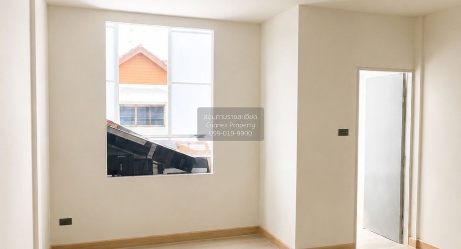 For sale 2 bedrooms townhouse in Wang Thonglang, Bangkok