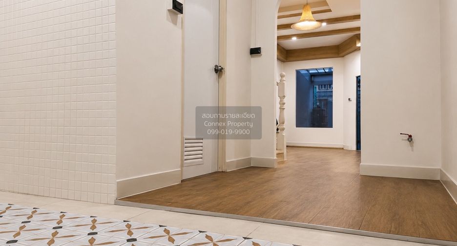 For sale 2 bedrooms townhouse in Wang Thonglang, Bangkok