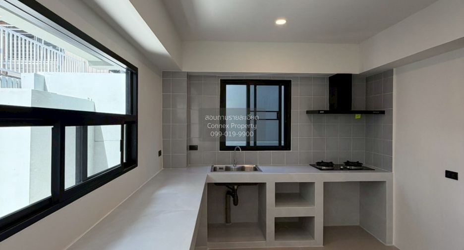 Casa adosada en venta de 3 habitaciones en Pathum Wan, Bangkok