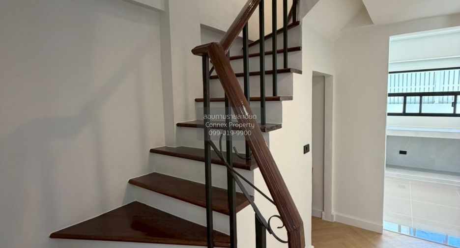 Casa adosada en venta de 3 habitaciones en Pathum Wan, Bangkok