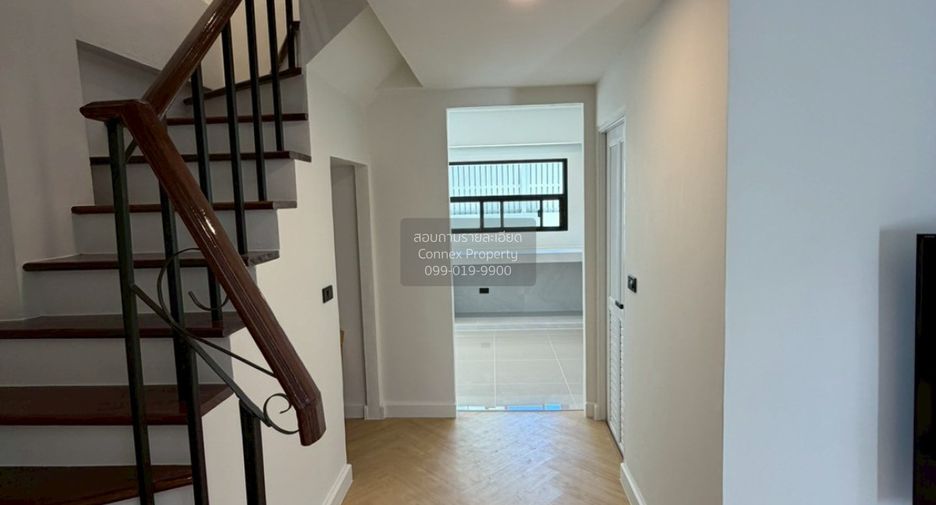 Casa adosada en venta de 3 habitaciones en Pathum Wan, Bangkok