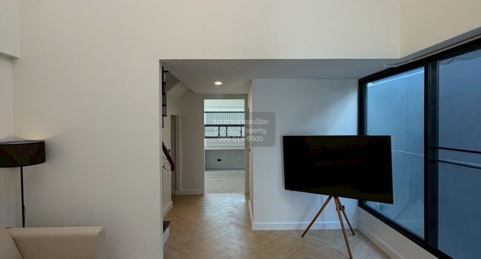Casa adosada en venta de 3 habitaciones en Pathum Wan, Bangkok