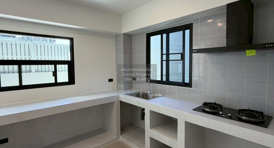 Casa adosada en venta de 3 habitaciones en Pathum Wan, Bangkok