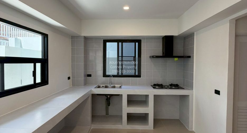 Casa adosada en venta de 3 habitaciones en Pathum Wan, Bangkok