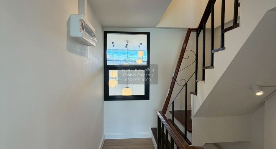 Casa adosada en venta de 3 habitaciones en Pathum Wan, Bangkok