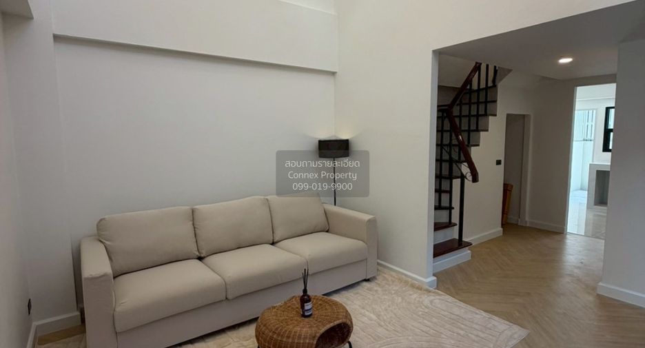 Casa adosada en venta de 3 habitaciones en Pathum Wan, Bangkok