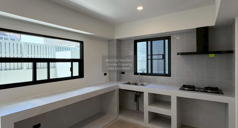 Casa adosada en venta de 3 habitaciones en Pathum Wan, Bangkok