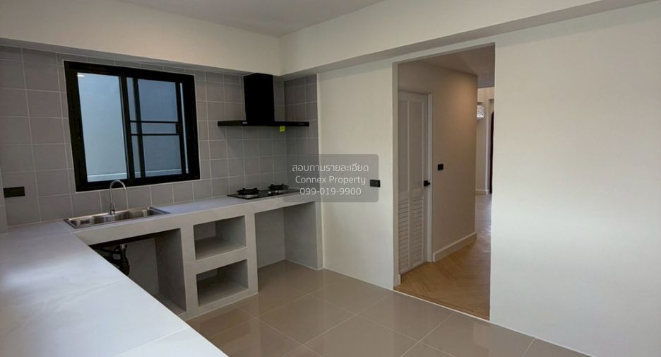 Casa adosada en venta de 3 habitaciones en Pathum Wan, Bangkok
