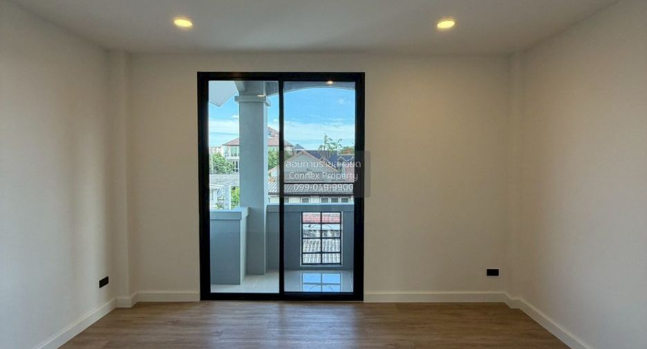 Casa adosada en venta de 3 habitaciones en Pathum Wan, Bangkok