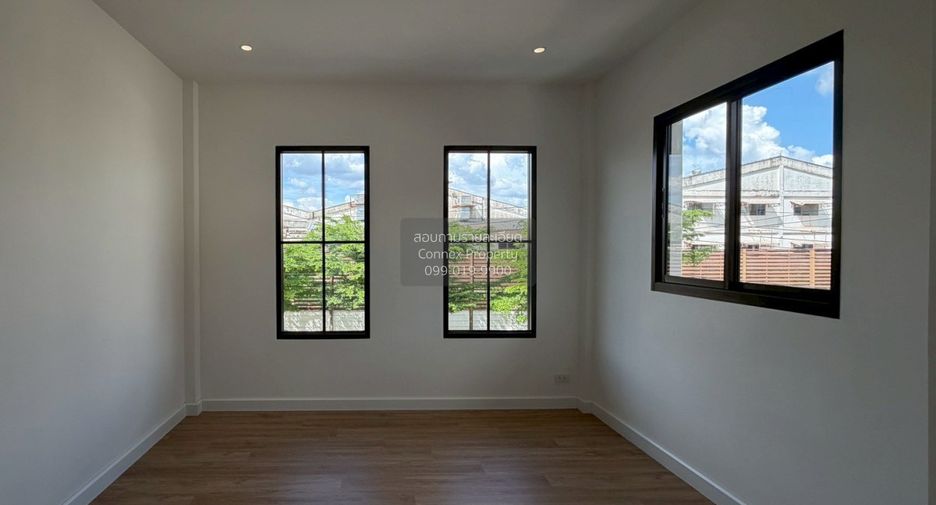 For sale 3 bedrooms house in Bang Khun Thian, Bangkok