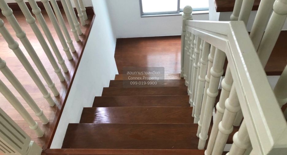 For sale 3 bedrooms townhouse in Bang Kapi, Bangkok
