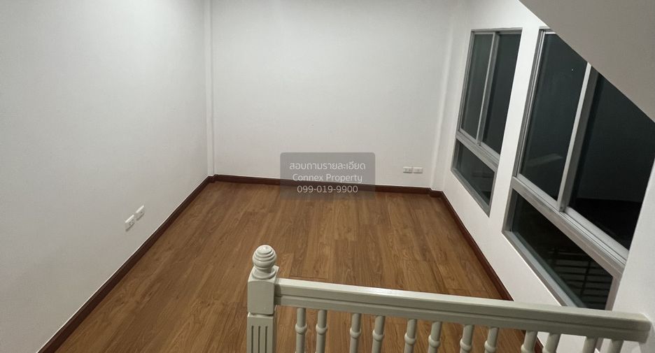For sale 3 bedrooms townhouse in Bang Kapi, Bangkok
