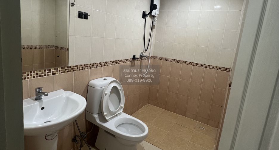 For sale 3 bedrooms townhouse in Bang Kapi, Bangkok