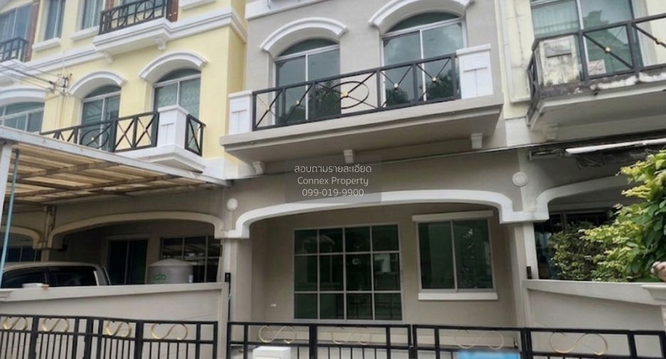For sale 3 bedrooms townhouse in Bang Kapi, Bangkok