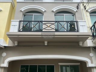 For sale 3 bedrooms townhouse in Bang Kapi, Bangkok
