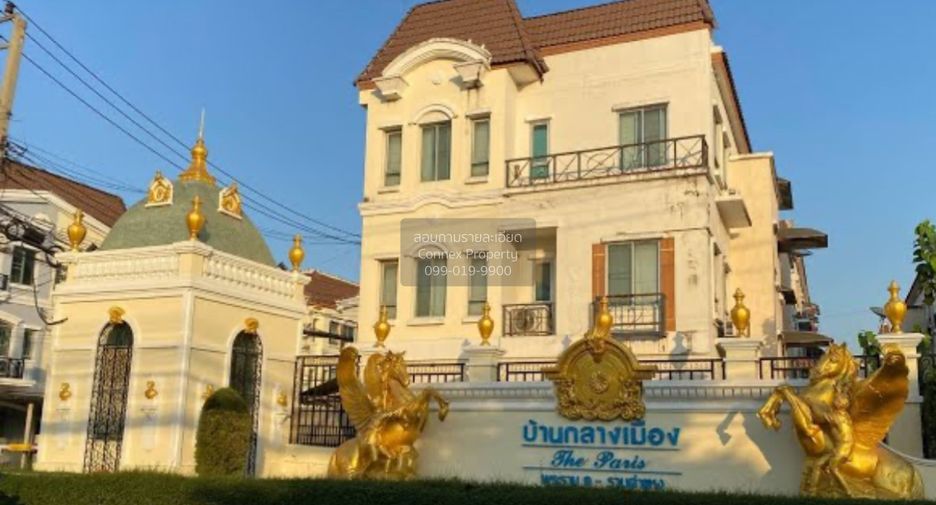 For sale 3 bedrooms townhouse in Bang Kapi, Bangkok