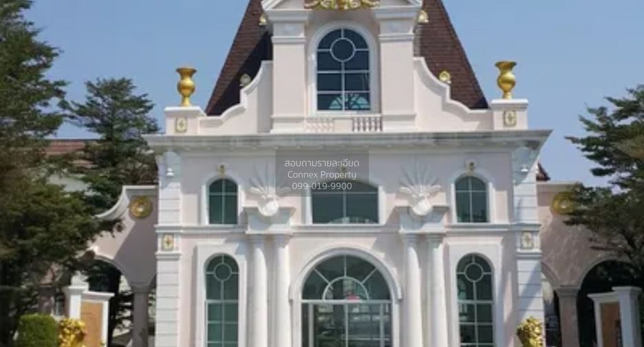 For sale 3 bedrooms townhouse in Bang Kapi, Bangkok