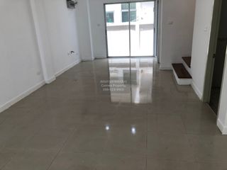 For sale 3 bedrooms townhouse in Bang Kapi, Bangkok