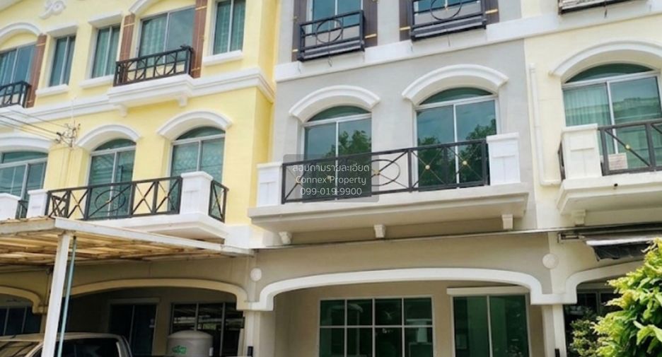 For sale 3 bedrooms townhouse in Bang Kapi, Bangkok