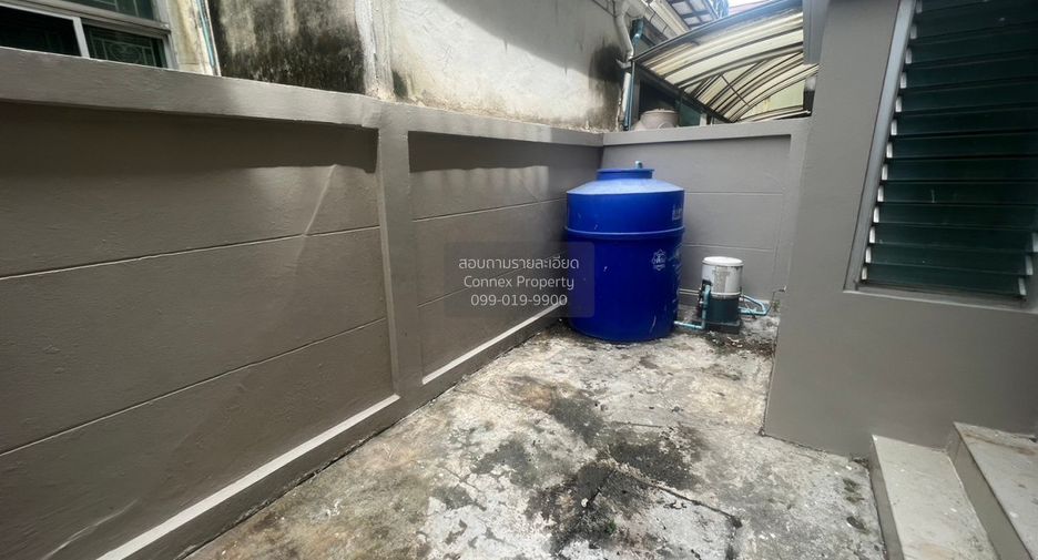 For sale 3 bedrooms townhouse in Bang Kapi, Bangkok