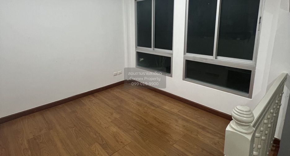 For sale 3 bedrooms townhouse in Bang Kapi, Bangkok