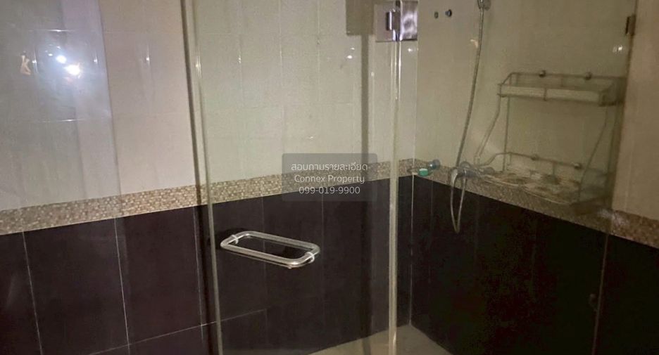 For sale 3 bedrooms townhouse in Chatuchak, Bangkok