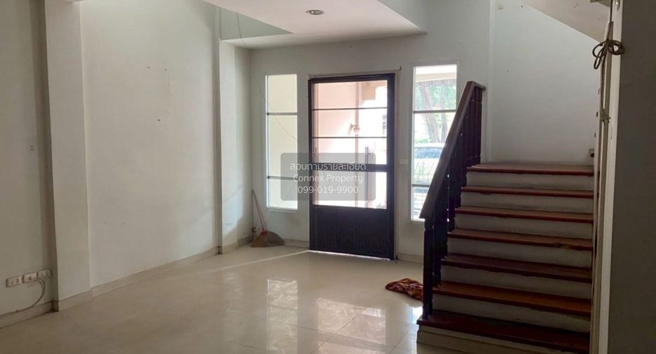 For sale 3 bedrooms townhouse in Chatuchak, Bangkok