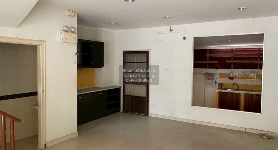 For sale 3 bedrooms townhouse in Chatuchak, Bangkok