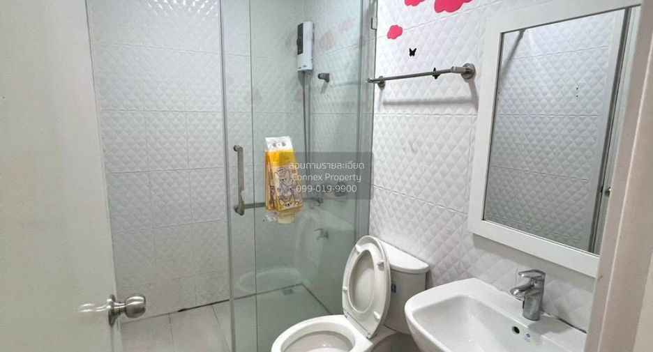 For rent 3 bedrooms townhouse in Saphan Sung, Bangkok