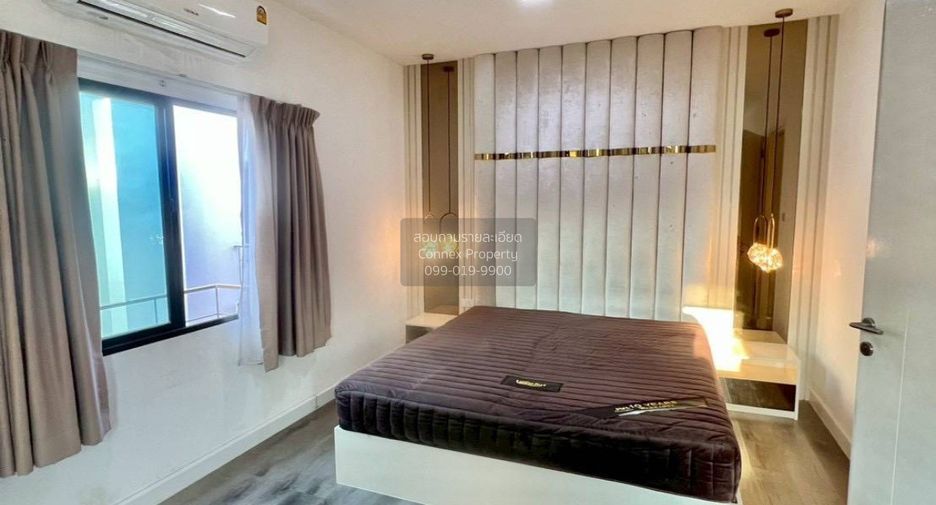 For rent 3 bedrooms townhouse in Saphan Sung, Bangkok