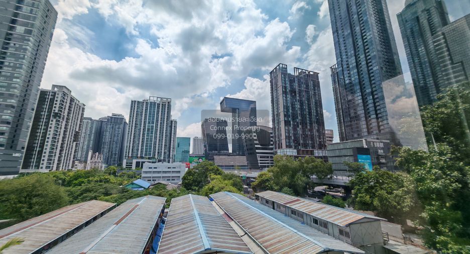 For rent 2 bedrooms condo in Huai Khwang, Bangkok