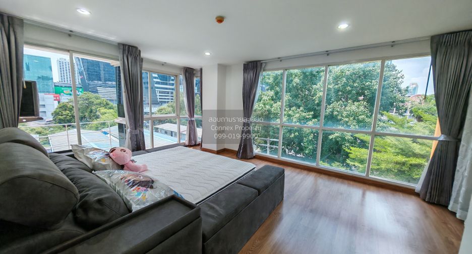 For rent 2 bedrooms condo in Huai Khwang, Bangkok